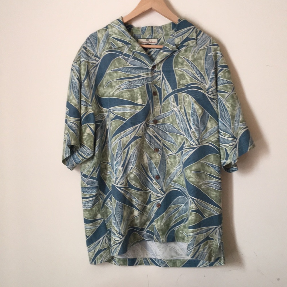 Men’s Tommy Bahama 100 % silk button down shirt